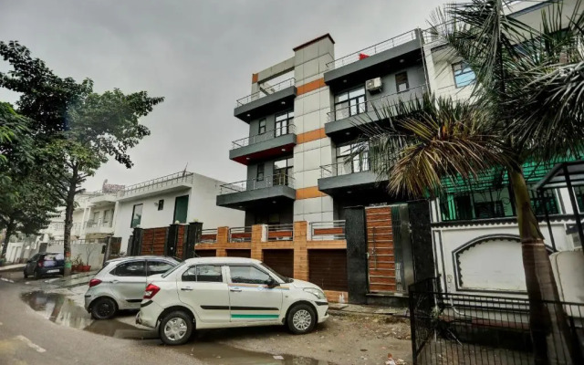 OYO Townhouse 764 Hotel Happy Keys Townhouse