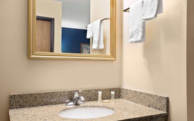 River Hill Inn & Suites