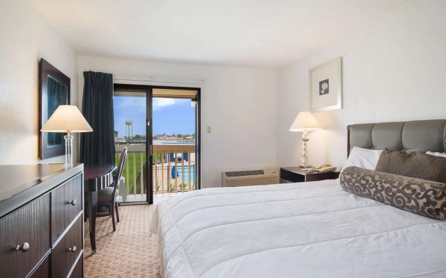 Rodeway Inn at Somers Cove Marina