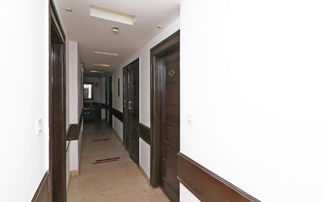 OYO 12789 Hotel Aaron Castle