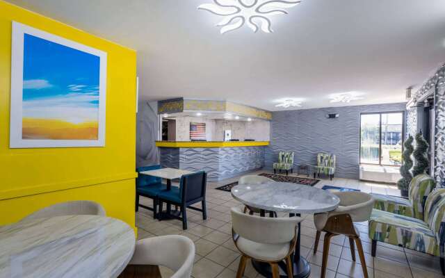 Days Inn & Suites by Wyndham Fort Bragg/Cross Creek Mall