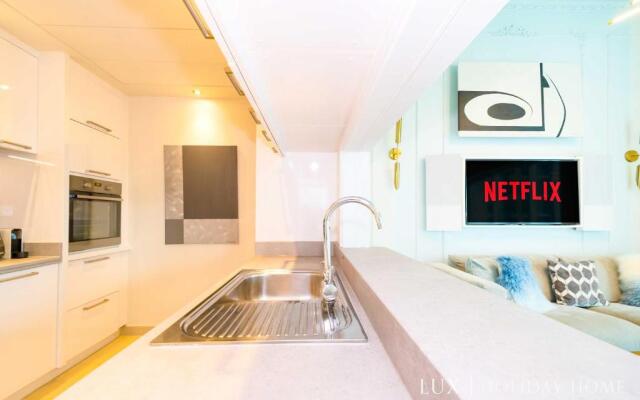 LUX Marina Promenade Penthouse suite