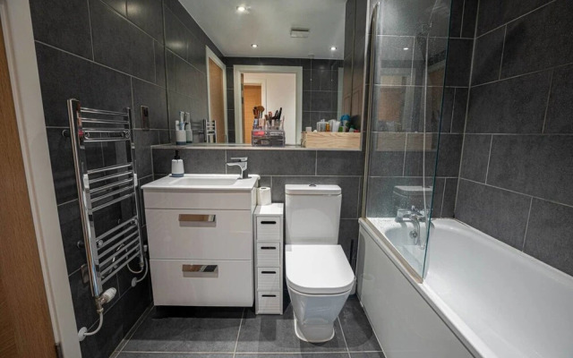 Lovely 2-bed Flat w/ Terrace in Bow, East London