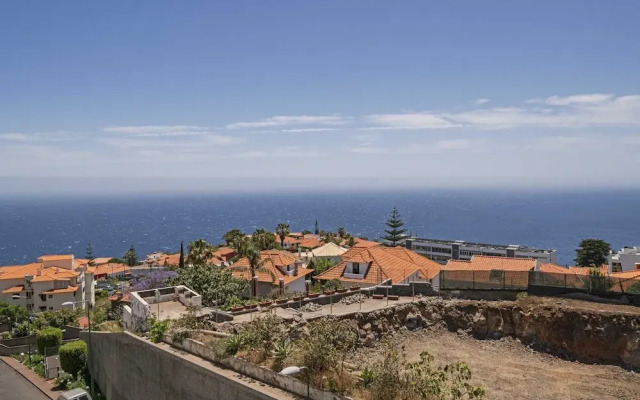 Garajau Iii, With Balcony and sea View