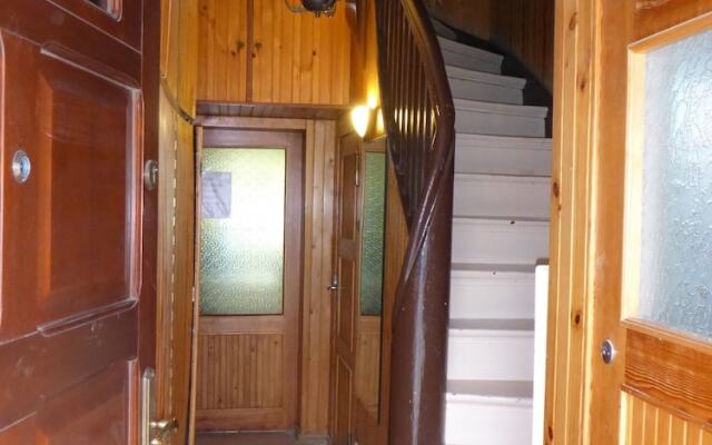 Folks Village Plowce House