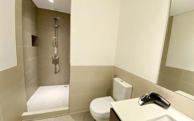 Marco Polo - Lofty Apt with Balcony Near Dubai Hills Mall