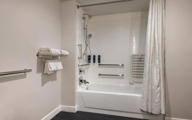Four Points by Sheraton Bakersfield
