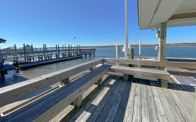 Aqua Vista by Sea Scape Properties