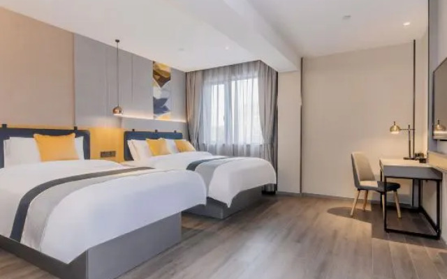 Homeinn Selected Hotel (Shanghai Luheng Road Subway Station)
