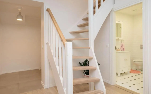 Modern quiet 2 bedroom apartment near City center