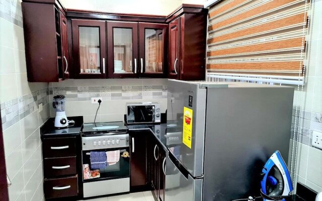 Beautiful Quiet & Cozy  Close to Highway