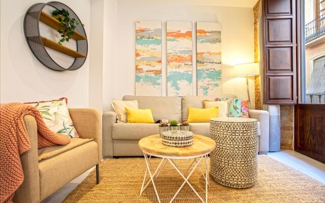 Stunning One-bedroom Apartment Near the Cathedral. Zacatin 101