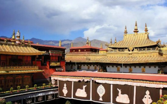 Hongshan Oxygen Fuyuan Hotel (Potala Palace Plaza)