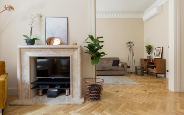 Danube Dream Home In The Absolute Center