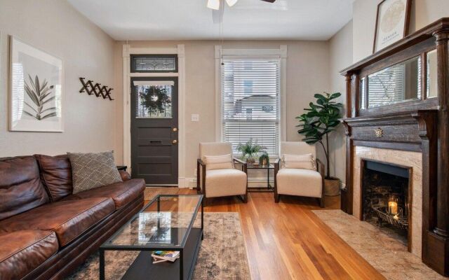 N Capitol Hill I Stylish 2-bedroom Back Patio