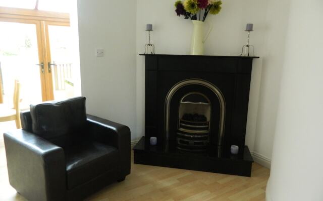Hookless Holiday Homes
