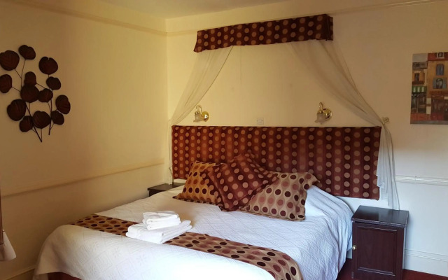The Edward Hotel