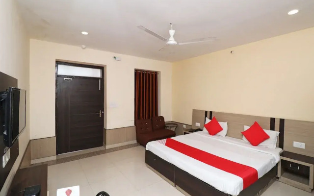 OYO 29826 Central Hotel