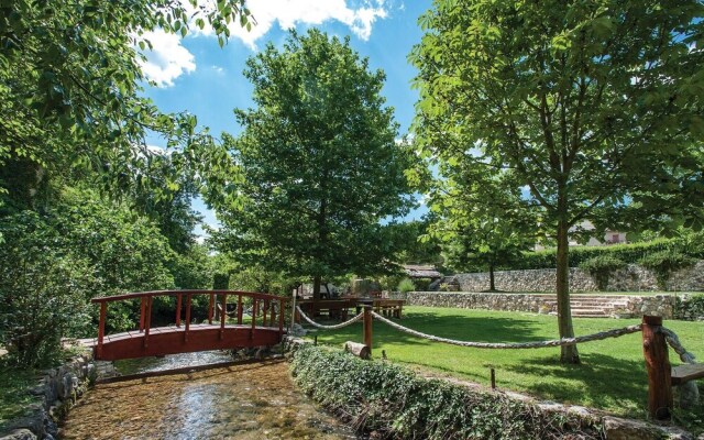 Stunning Apartment in Stobrec With Wifi
