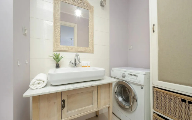 Central Warsaw Apartment by Renters