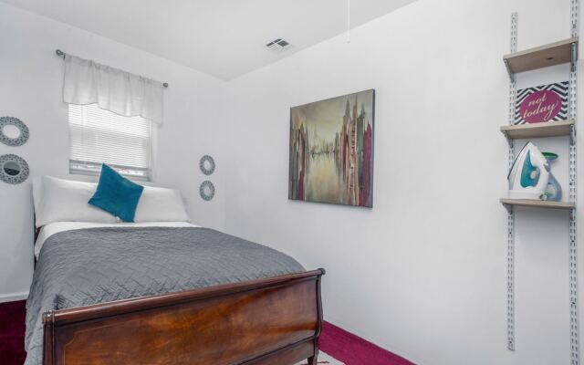 Racpanos Modern Stay on Forrest Street