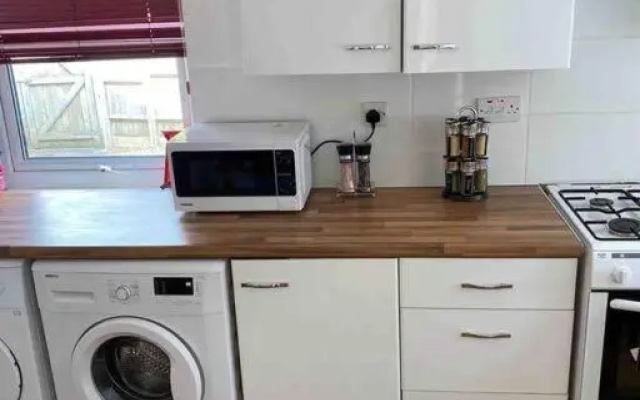 Modern 2 Bedroom House with Wifi