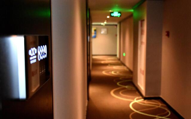 Xana Hotelle Zhuhai Gongbei Port