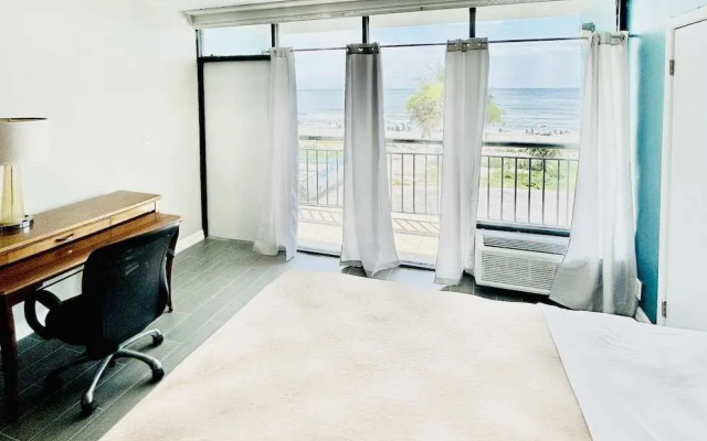 Summerwind Oceanfront Hotel