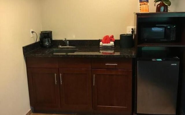 Sutton Suites Hotel