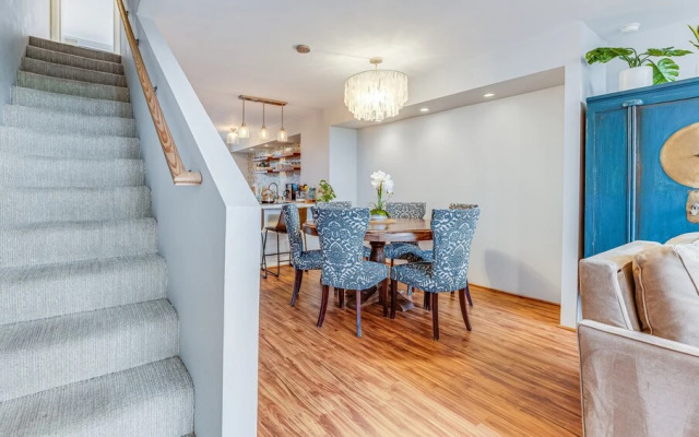 Hale O Kalani 2 Bedroom Condo by RedAwning