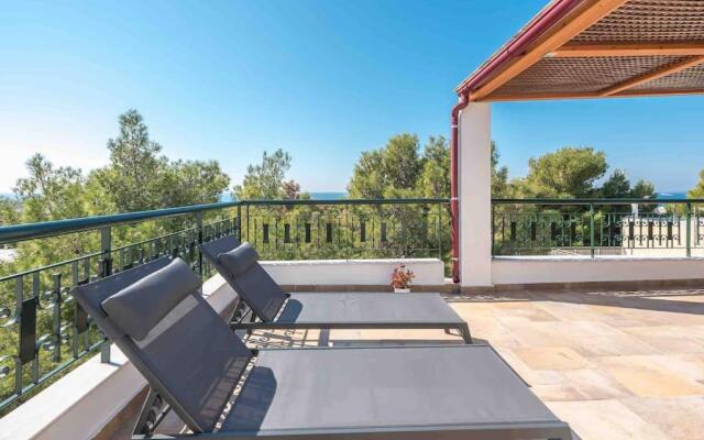 Saronis seaview 2bdr residence 500m from the beach