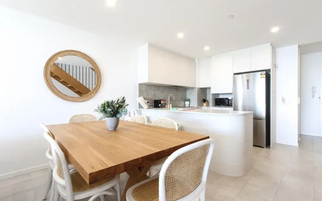 Superb 2-bed Apartment With Scenic Bay Views