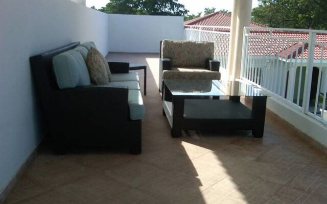 Vacation Villa Gated Only Minutes From Downtown