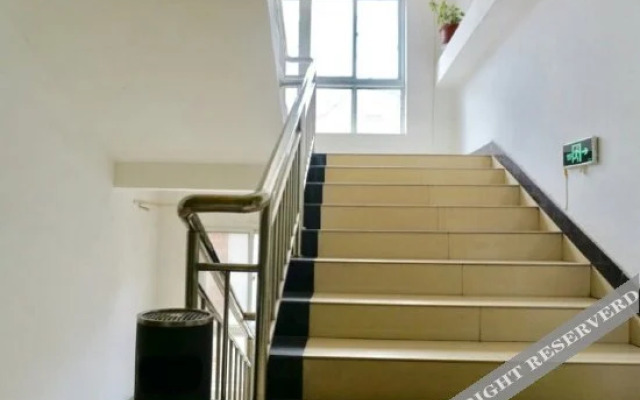 Xiaocheng Renjia Express Hotel