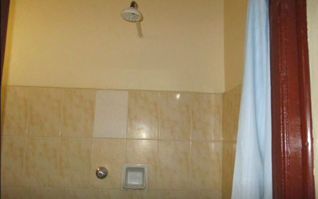 Ganjoni wananchi Hotel