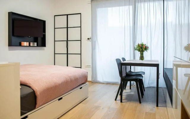 Sunny home with cute dragon in the center+parking