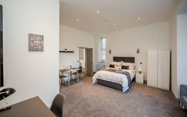 Exquisite Serviced Studio With Private Parking
