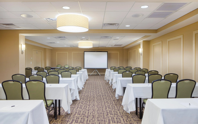Holiday Inn Metairie New Orleans by IHG