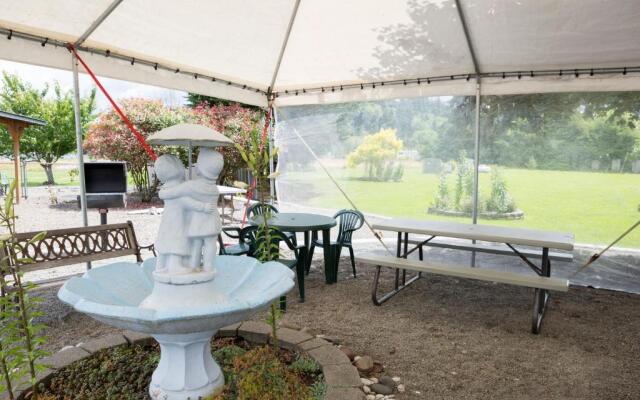 The Dew Drop Inn Motel