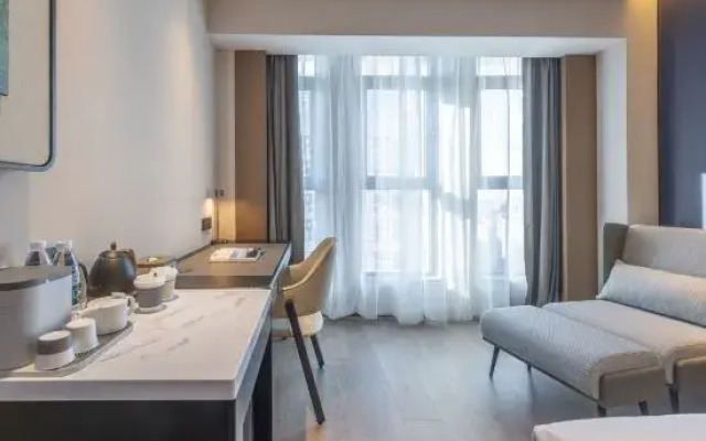 Atour Hotel Xinxiang East Station Pingyuan Road