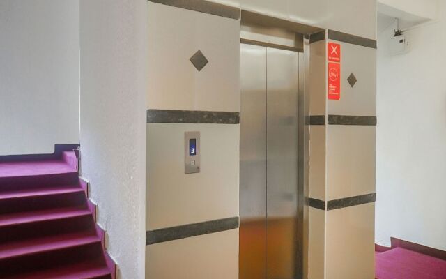OYO 11551 Hotel Pioneer 2