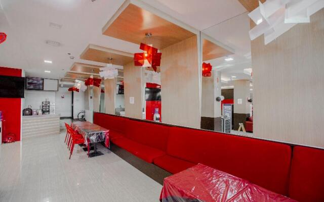 Mc Hotel Fairview by OYO Rooms
