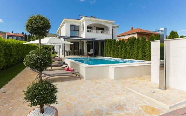 Plush Villa in Trogir With Sauna & Whirlpool