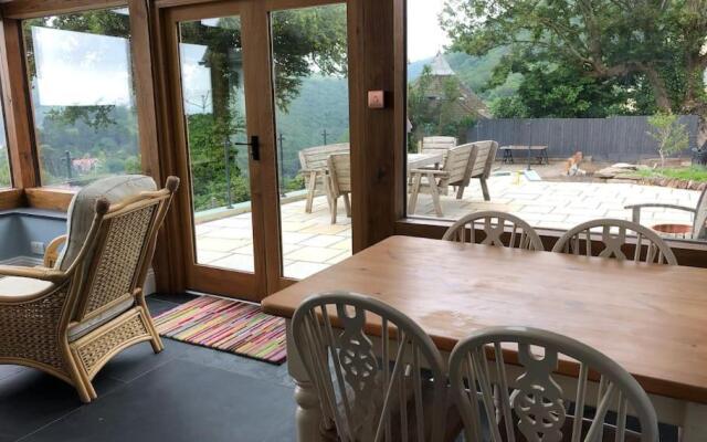 Spacious 4-bed House in Lynton