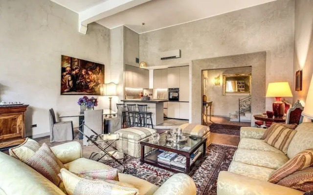 Wonderful Apartment With Balcony In Piazza Margana