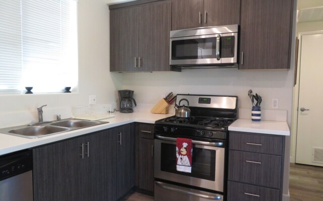 Fully Furnished Apartments near Hollywood