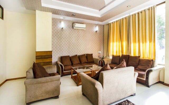 Fabhotel Royal Residency