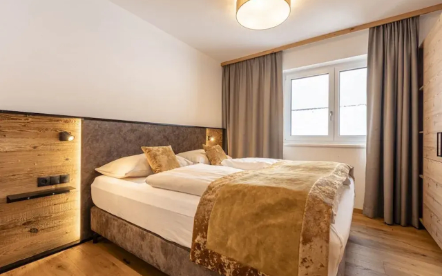 Spacious Apartment With Balcony