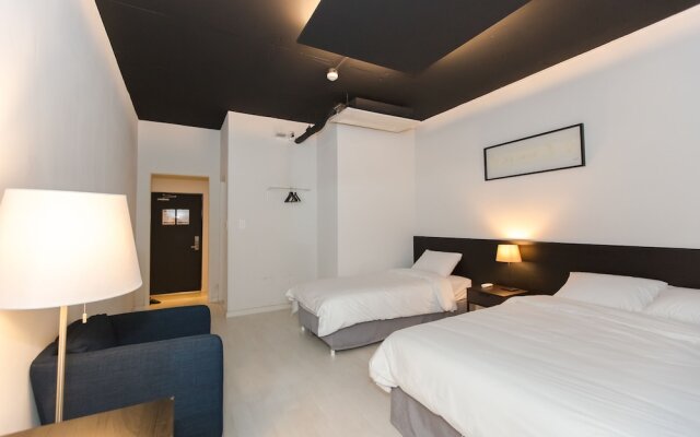 Canvas Hostel - Black