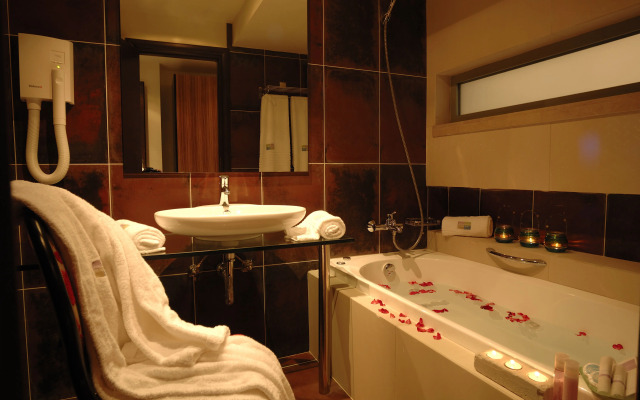 Angela Suites Boutique Hotel